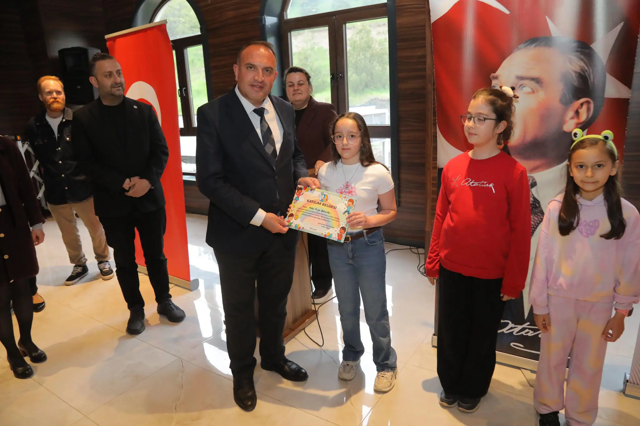 EDİRNE BELEDİYESİ 23 NİSAN ŞENLİĞİ RENKLİ GÖRÜNTÜLERE SAHNE OLDU galeri görseli